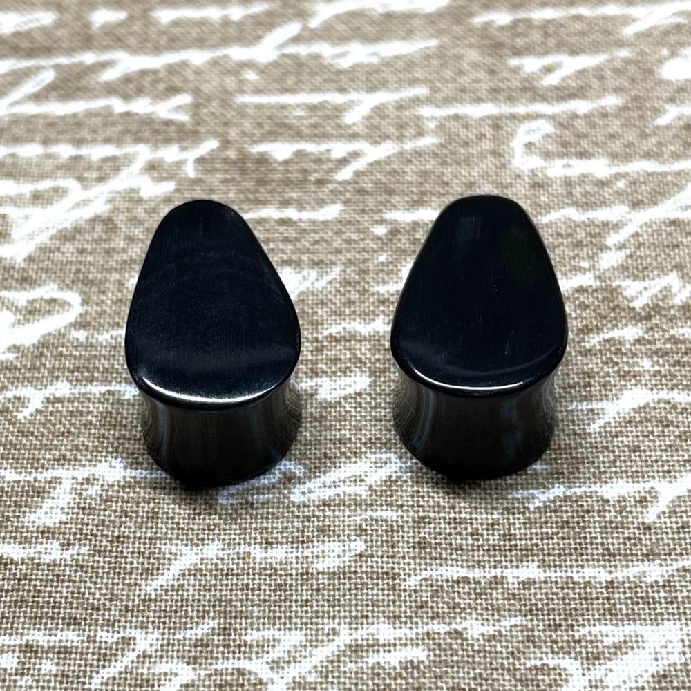 5/8” 16mm Horn Teardrop Plugs